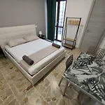 - Santa Rita Konukevi *