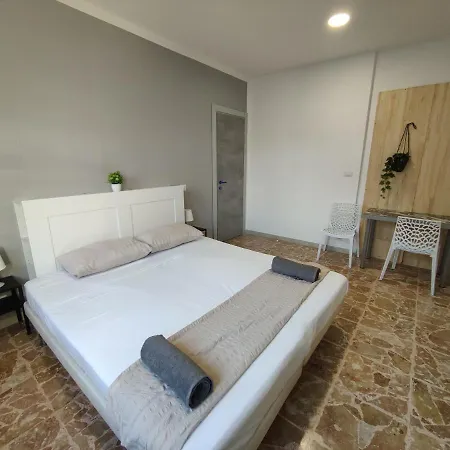 - Santa Rita Guest house *